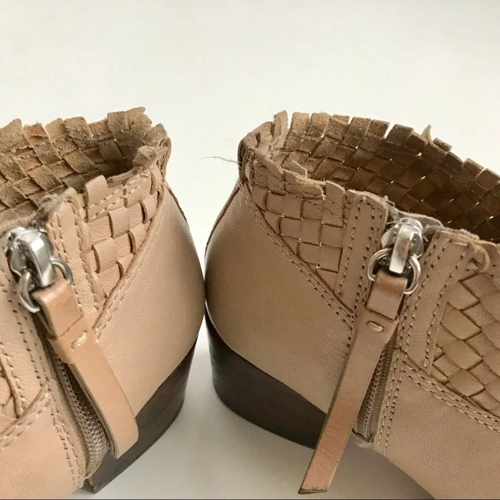 Coach EUC Beige Leather Woven Ankle Boots Size 5